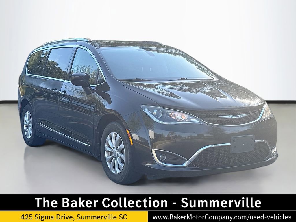 Used 2019 Chrysler Pacifica Touring-L image 1