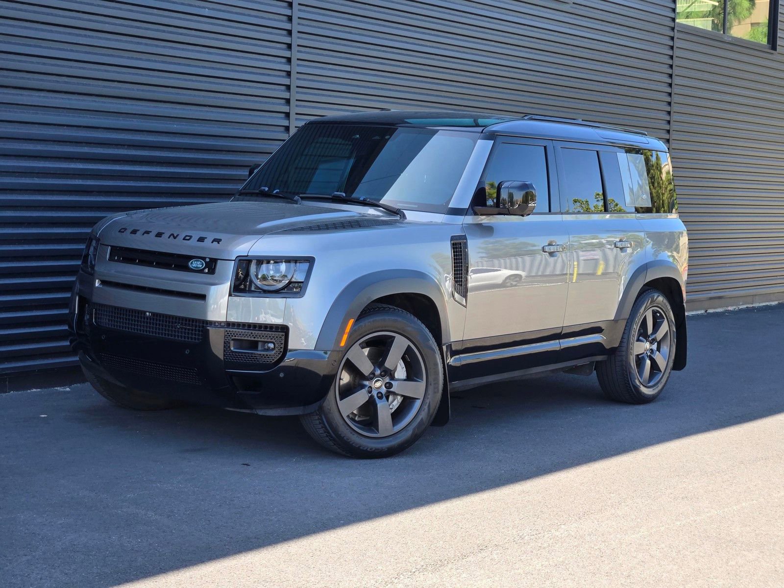 Used 2023 Land Rover Defender 110 X-Dynamic SE AWD/4WD image 1