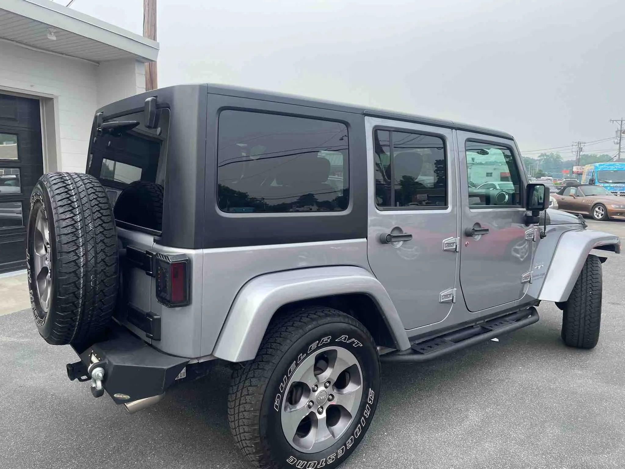 Used 2018 Jeep Wrangler Unlimited Sahara image 4