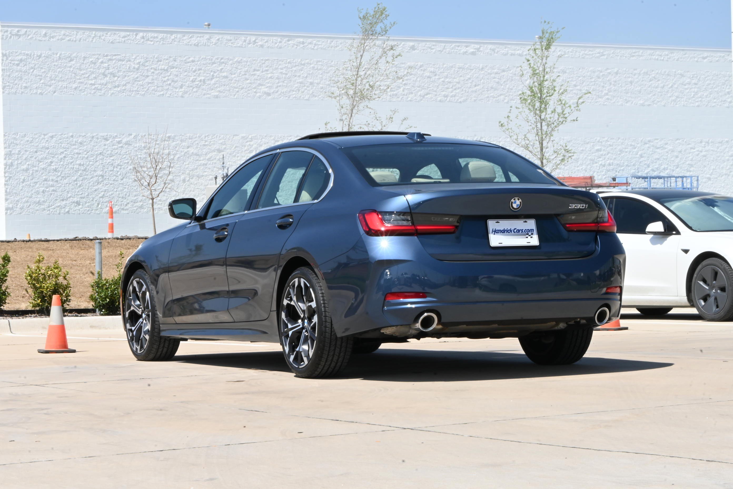 Certified 2025 BMW 330i Sedan image 6