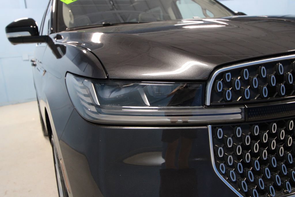 Used 2025 Lincoln Navigator Reserve image 38
