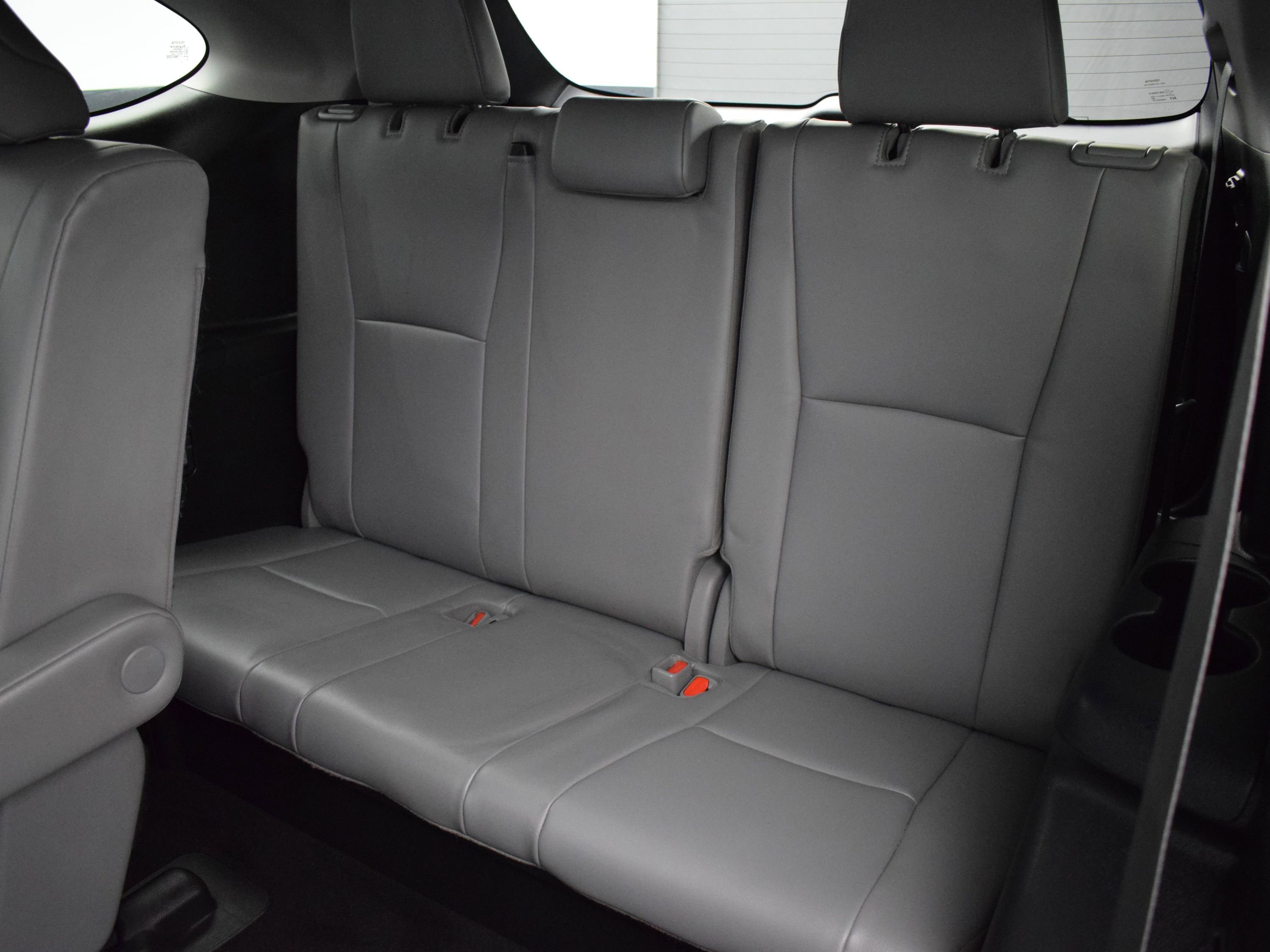 Used 2022 Toyota Highlander XLE AWD/4WD image 14