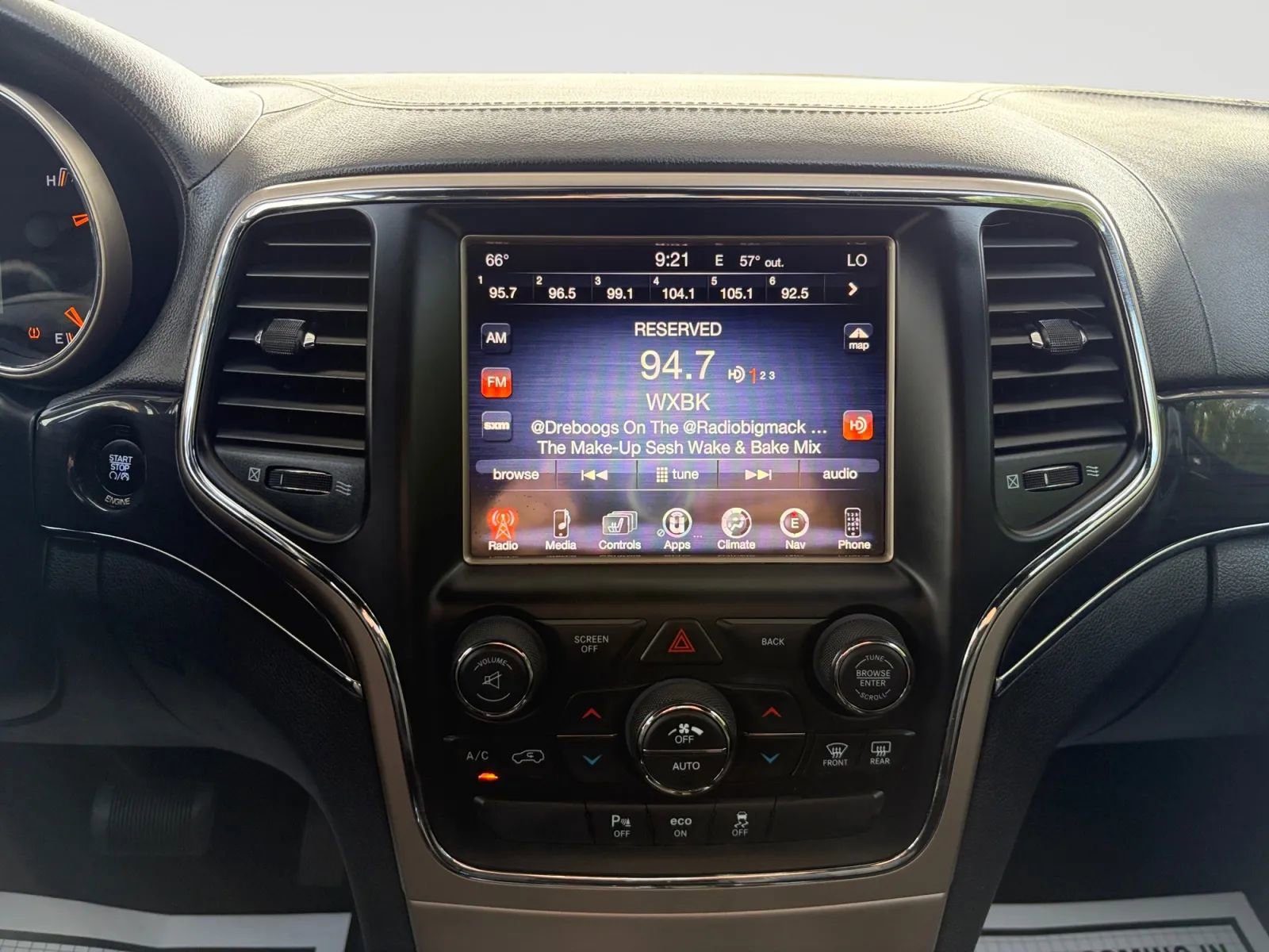 Used 2015 Jeep Grand Cherokee Overland AWD/4WD image 23