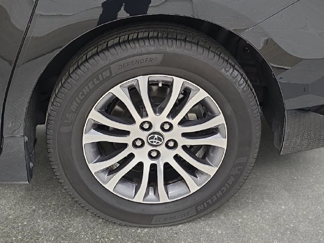 Certified 2020 Toyota Sienna XLE w/ XLE Navigation Package FWD image 30