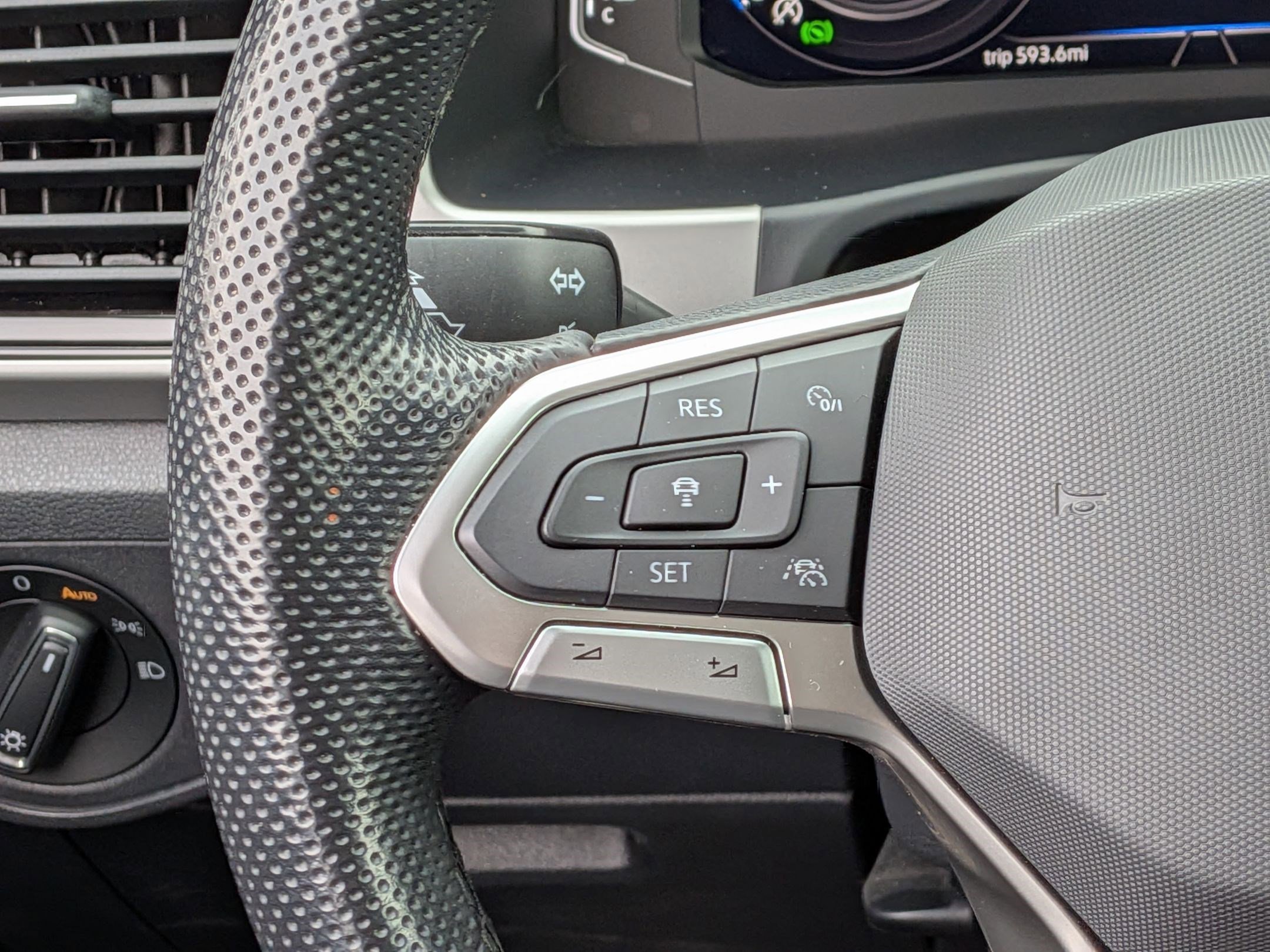 Used 2022 Volkswagen Atlas SEL Premium image 20