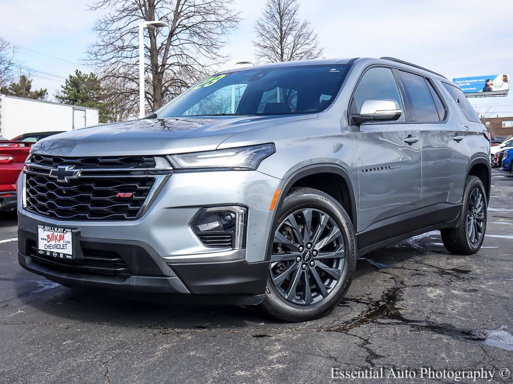 Used 2023 Chevrolet Traverse RS image 2
