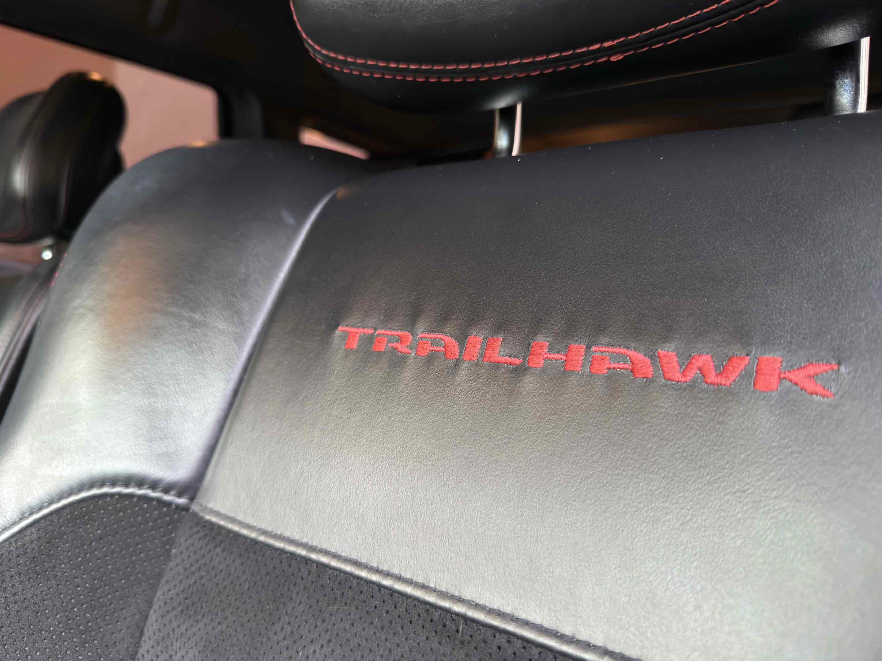 Used 2018 Jeep Grand Cherokee Trailhawk AWD/4WD image 42