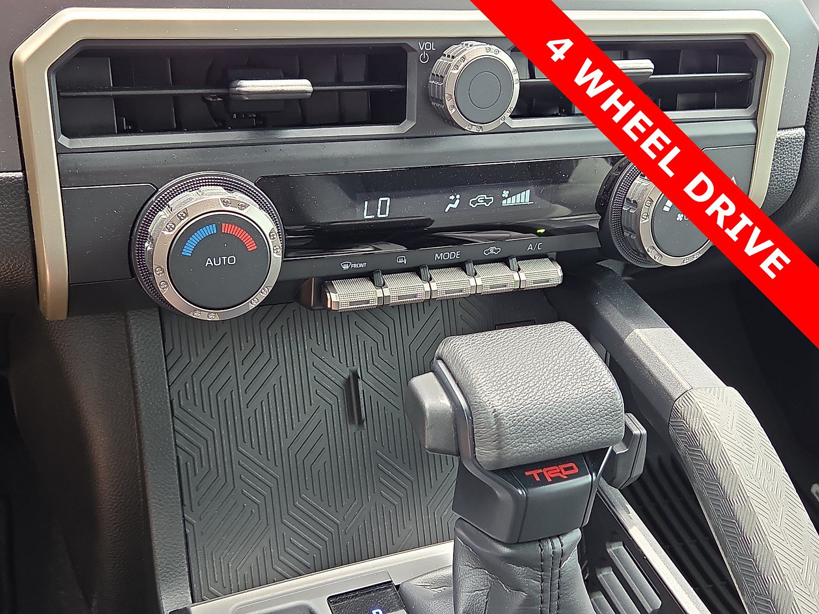 Used 2025 Toyota Tacoma TRD Sport AWD/4WD image 19
