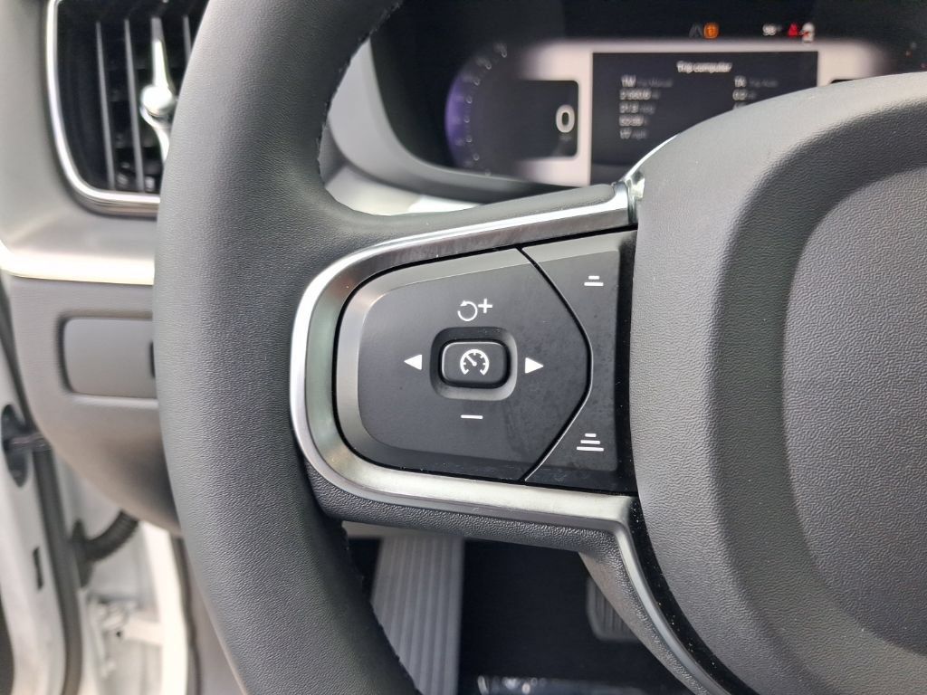 Certified 2024 Volvo XC60 B5 Core AWD/4WD image 19