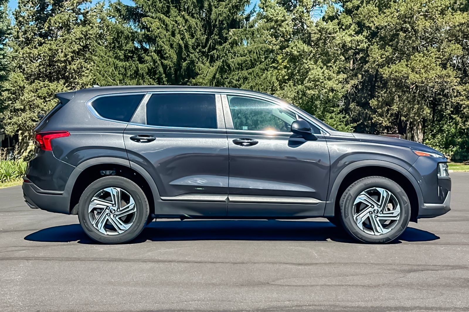 Used 2021 Hyundai Santa Fe SE w/ Cargo Package AWD/4WD video 3