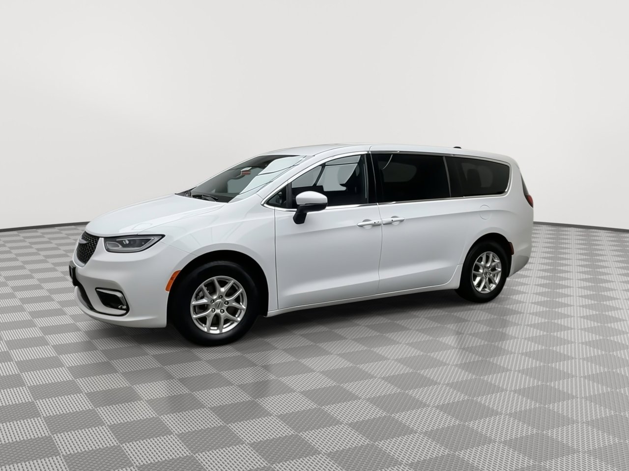 Used 2023 Chrysler Pacifica Touring image 35