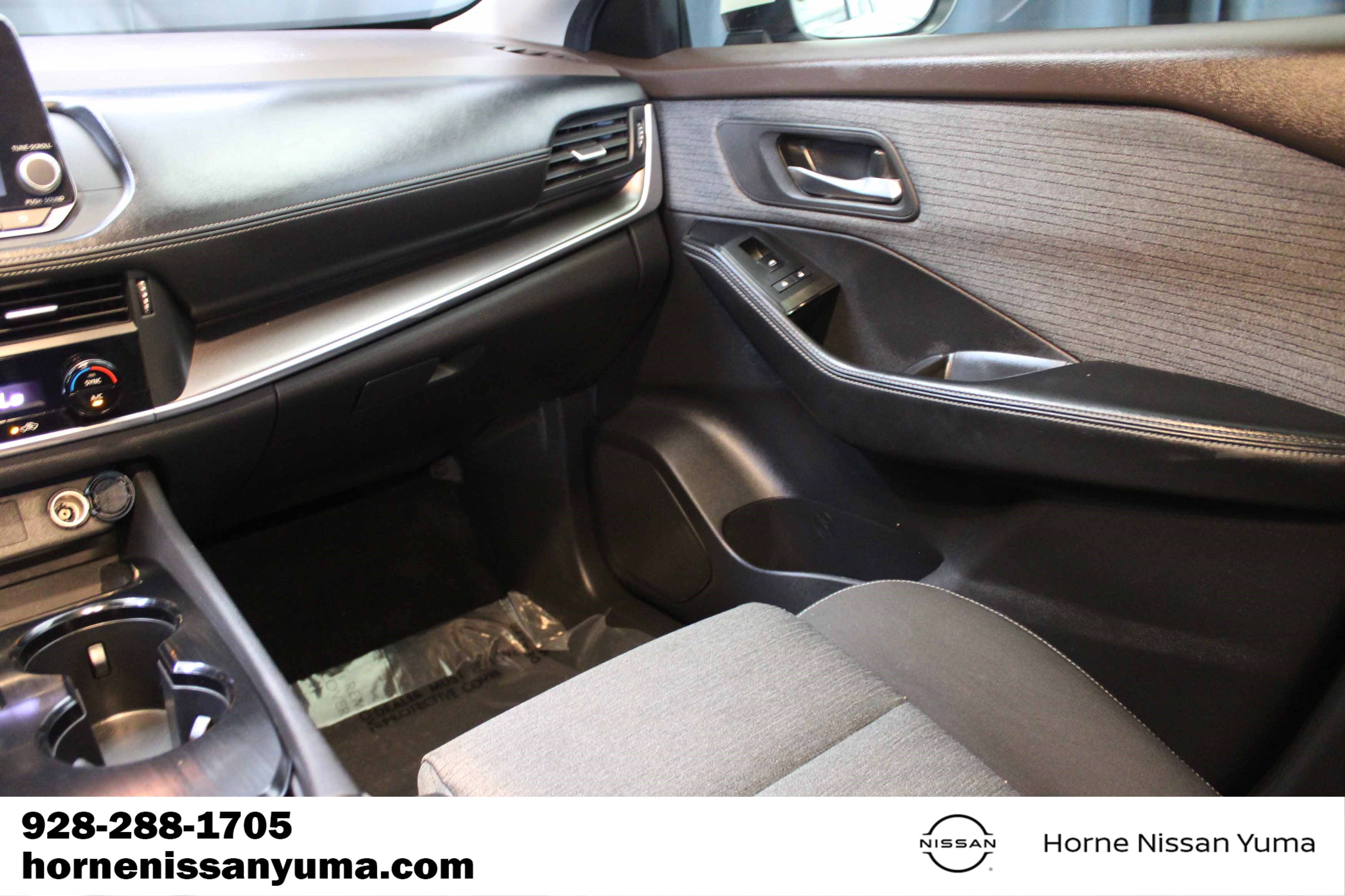 Used 2023 Nissan Rogue SV FWD image 10
