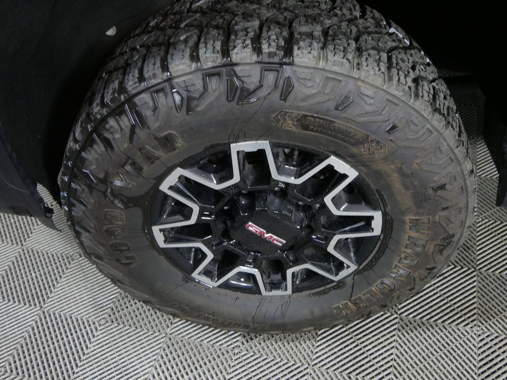 Used 2025 GMC Sierra 3500 Denali Ultimate AWD/4WD image 9