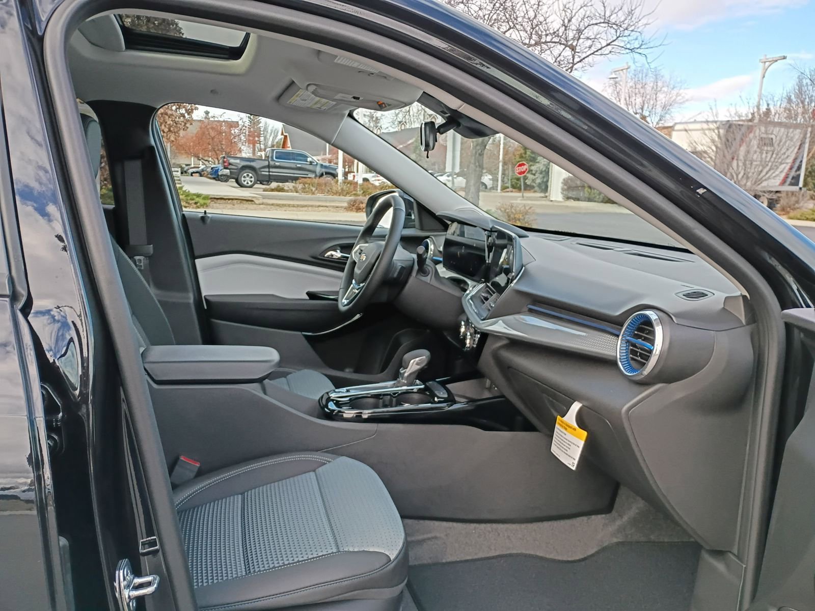 New 2026 Chevrolet Trax LT w/ Sunroof Package image 20