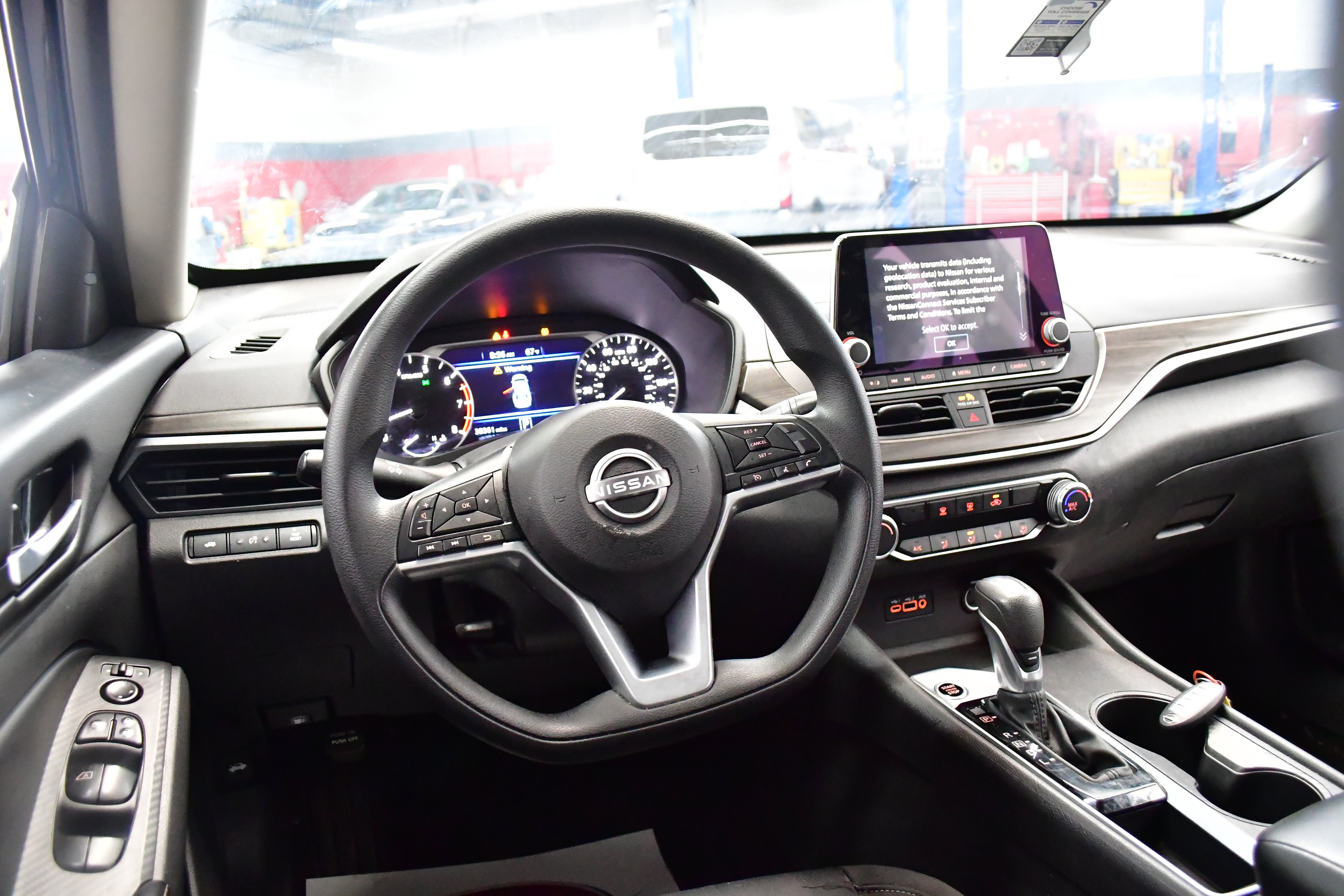 Used 2025 Nissan Altima 2.5 SV FWD image 8