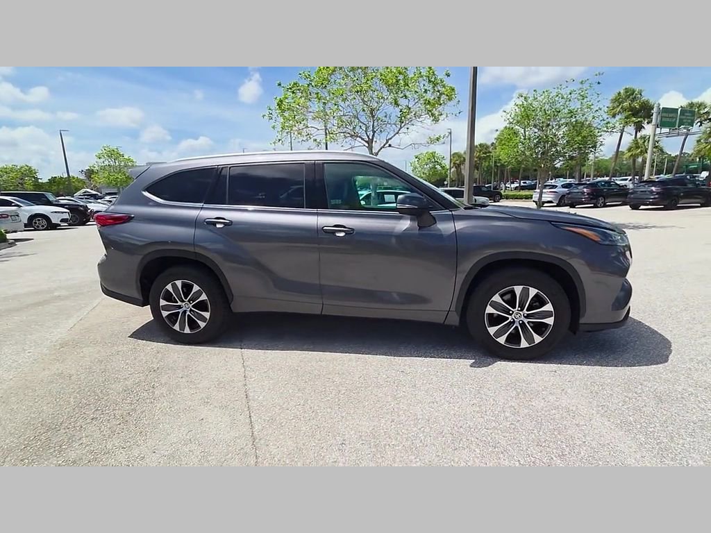 Used 2022 Toyota Highlander XLE image 35