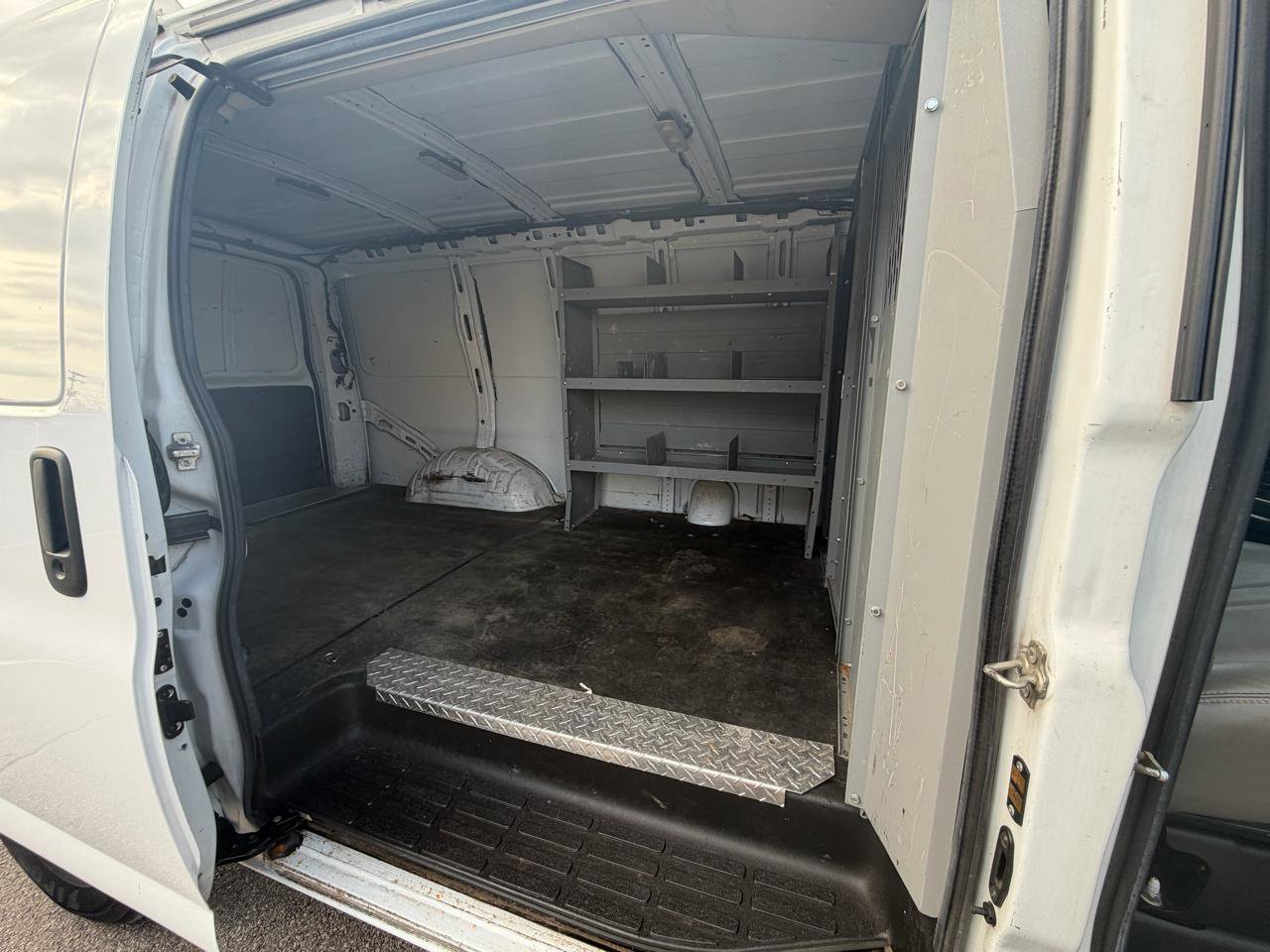 Used 2019 Chevrolet Express 3500 w/ Driver Convenience Package RWD image 13