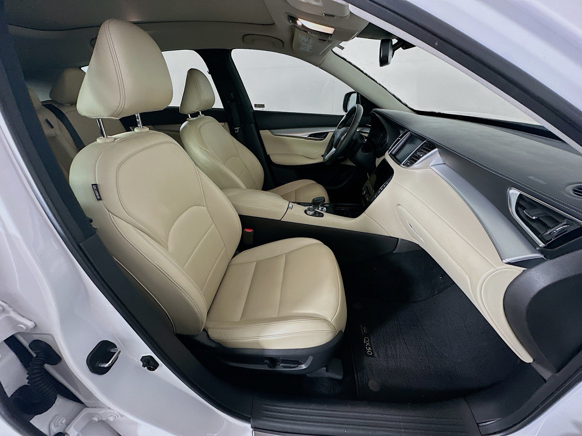 Used 2020 INFINITI QX50 Luxe w/ Navigation Package FWD image 30