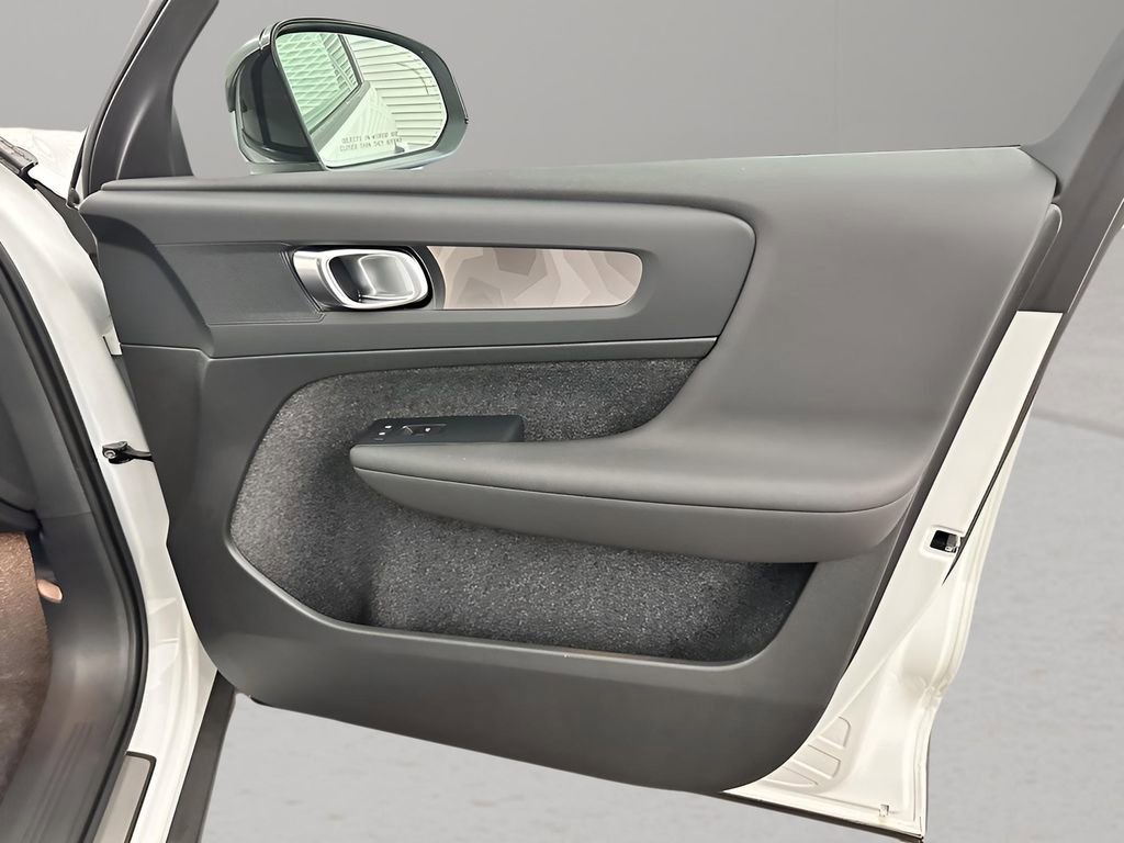 New 2024 Volvo XC40 Recharge Core w/ Protection Package Premier image 22