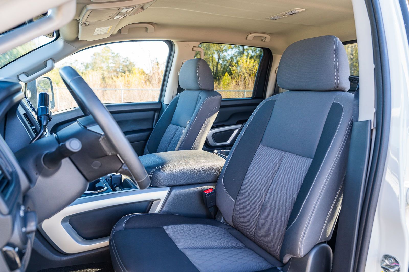 Used 2024 Nissan Titan SV w/ SV Convenience Package image 20