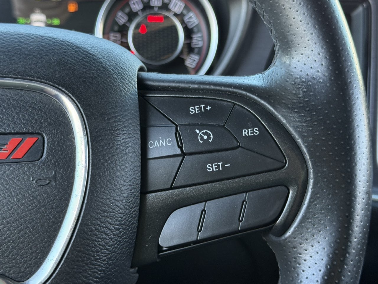 Used 2015 Dodge Challenger R/T RWD image 13