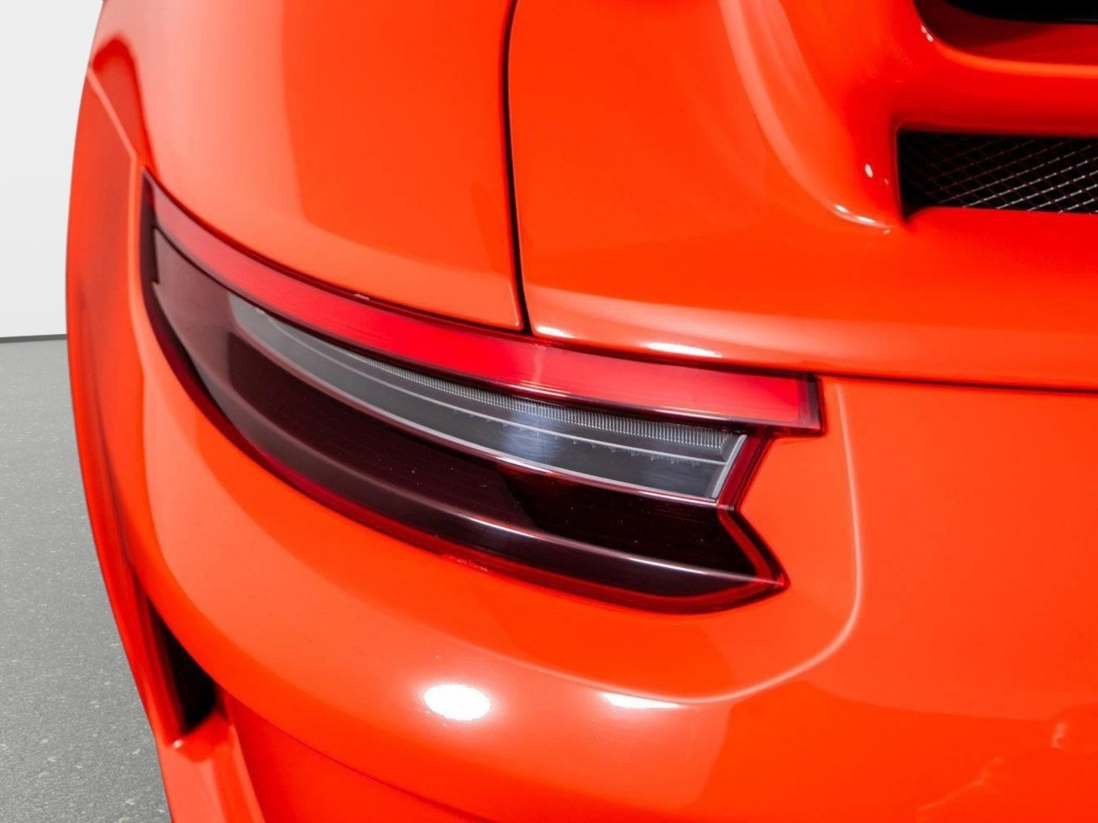 Used 2018 Porsche 911 GT3 RWD image 12