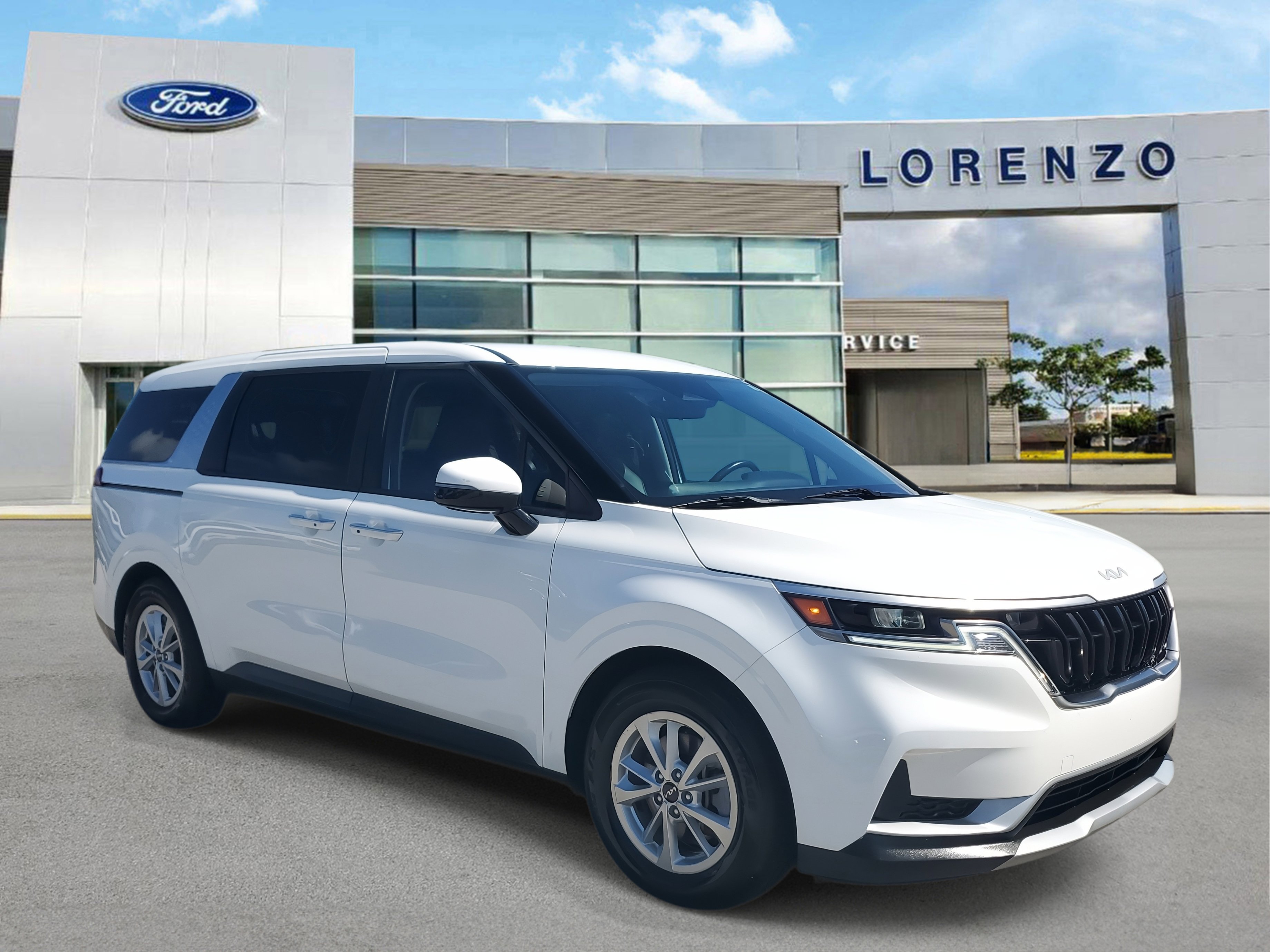 Used 2023 Kia Carnival LX image 3