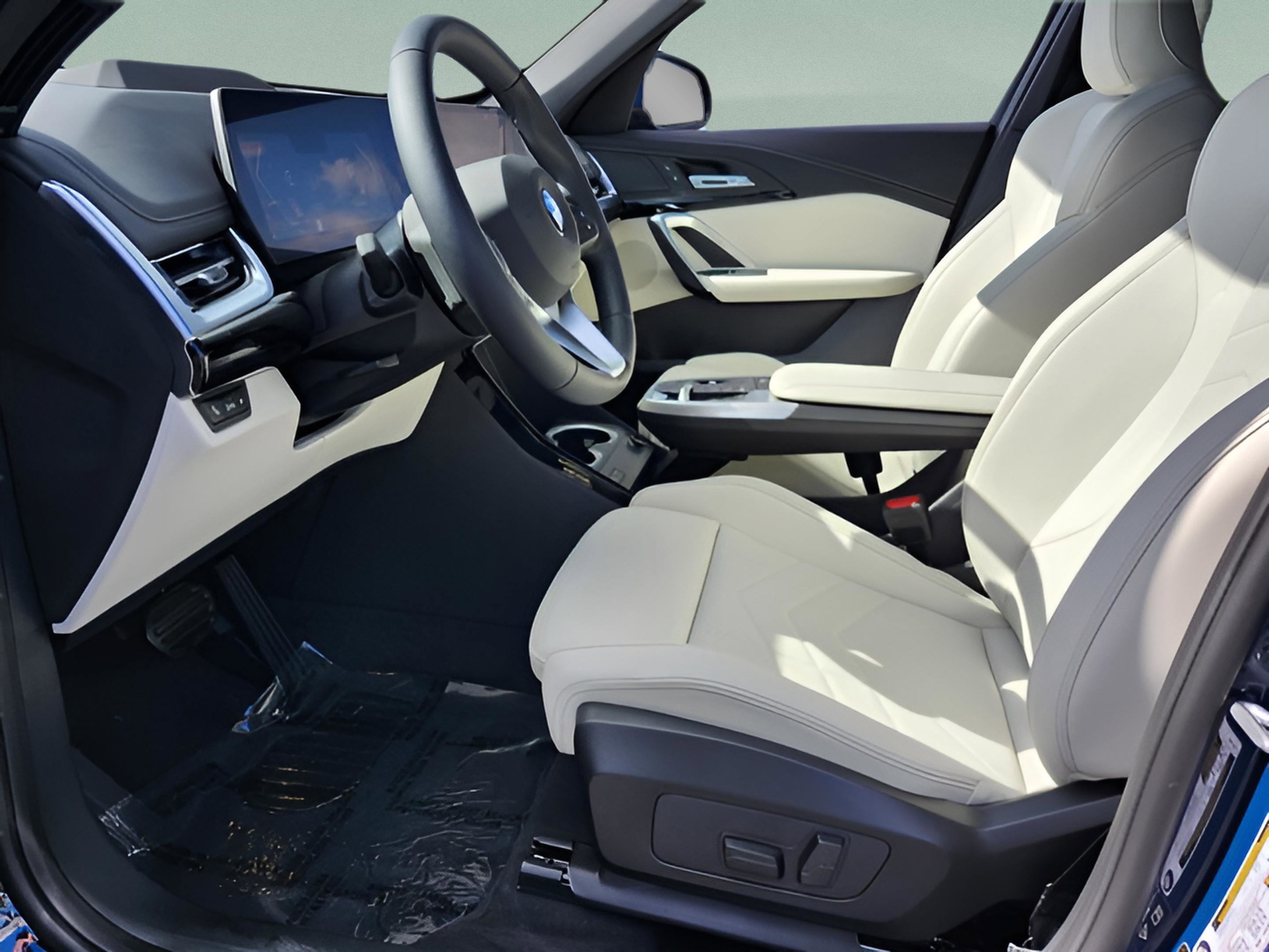 New 2026 BMW X1 xDrive28i w/ Technology Package AWD/4WD image 10