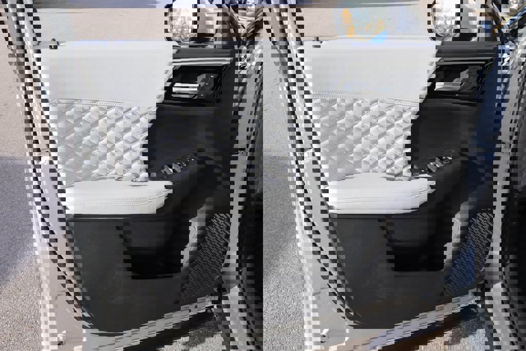 Used 2023 Mitsubishi Outlander SEL image 8