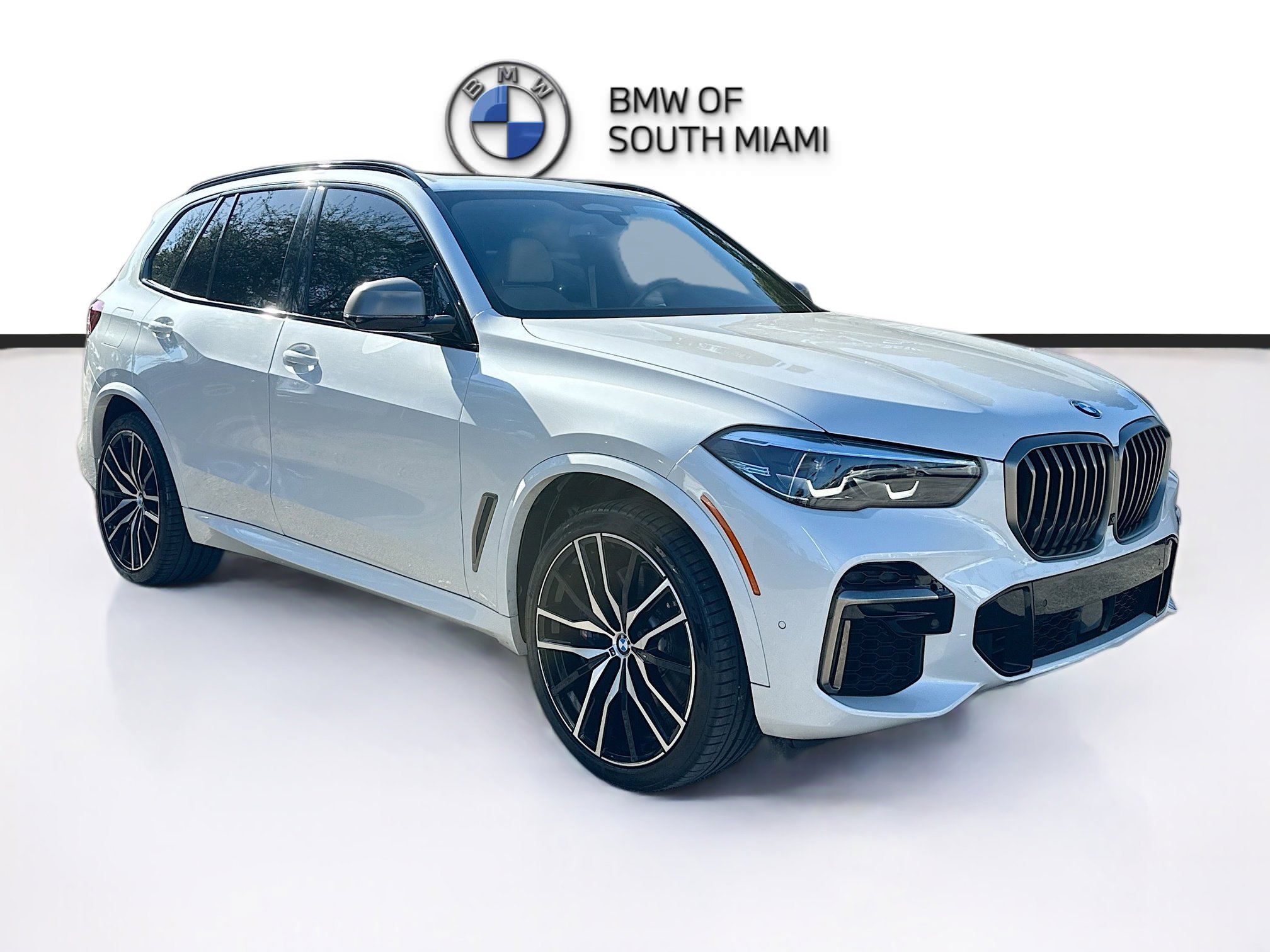 Used 2022 BMW X5 M50i image 1