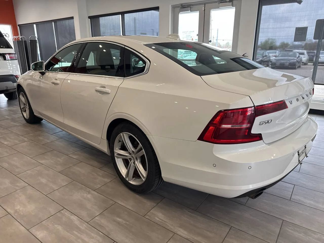 Used 2018 Volvo S90 T5 Momentum w/ Convenience Package AWD/4WD image 6