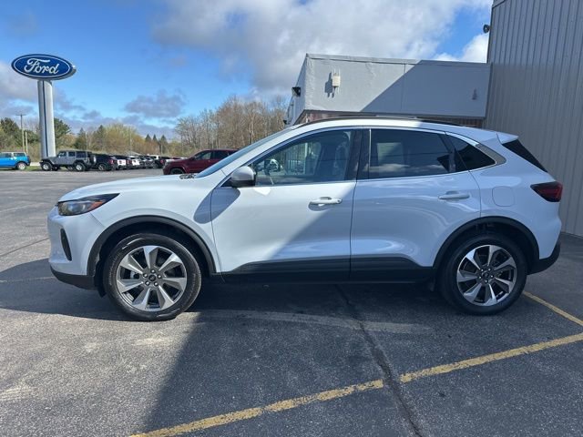 Used 2025 Ford Escape Platinum AWD/4WD image 2