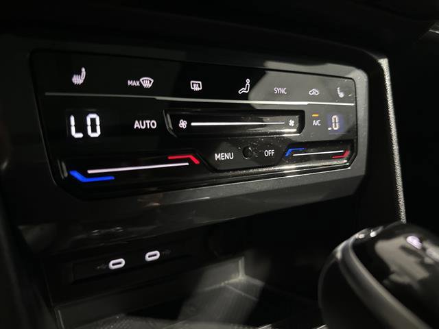 Certified 2024 Volkswagen Tiguan SE R-Line image 28