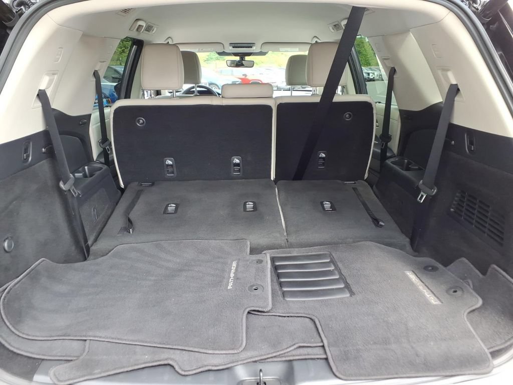 Used 2025 Nissan Pathfinder SL FWD image 23