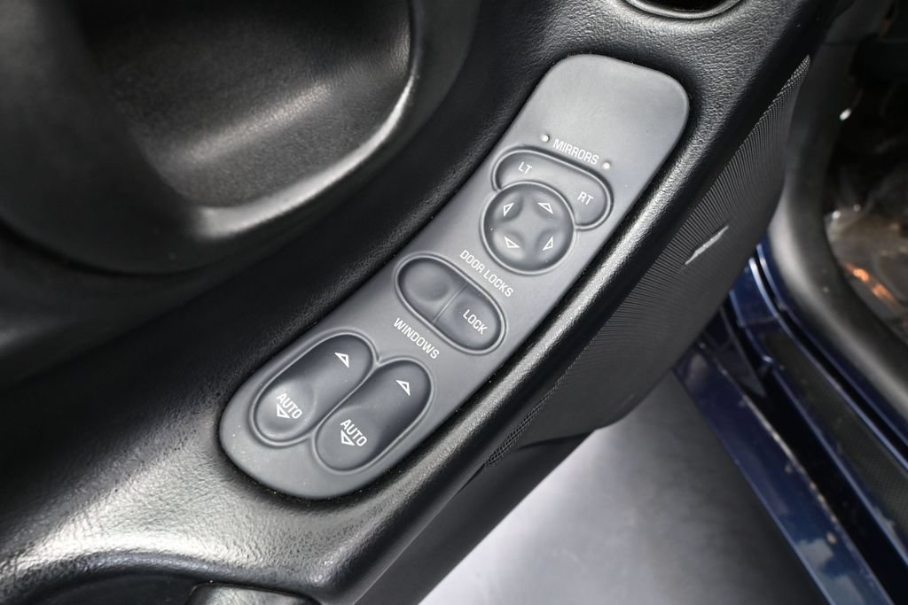 Used 2001 Chevrolet Corvette Convertible RWD image 15