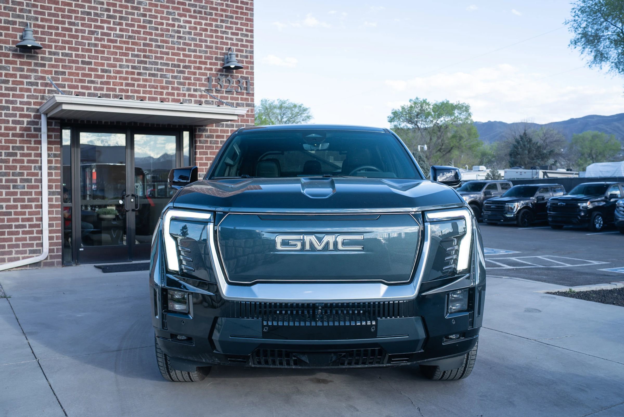 Used 2025 GMC Sierra EV Denali image 2