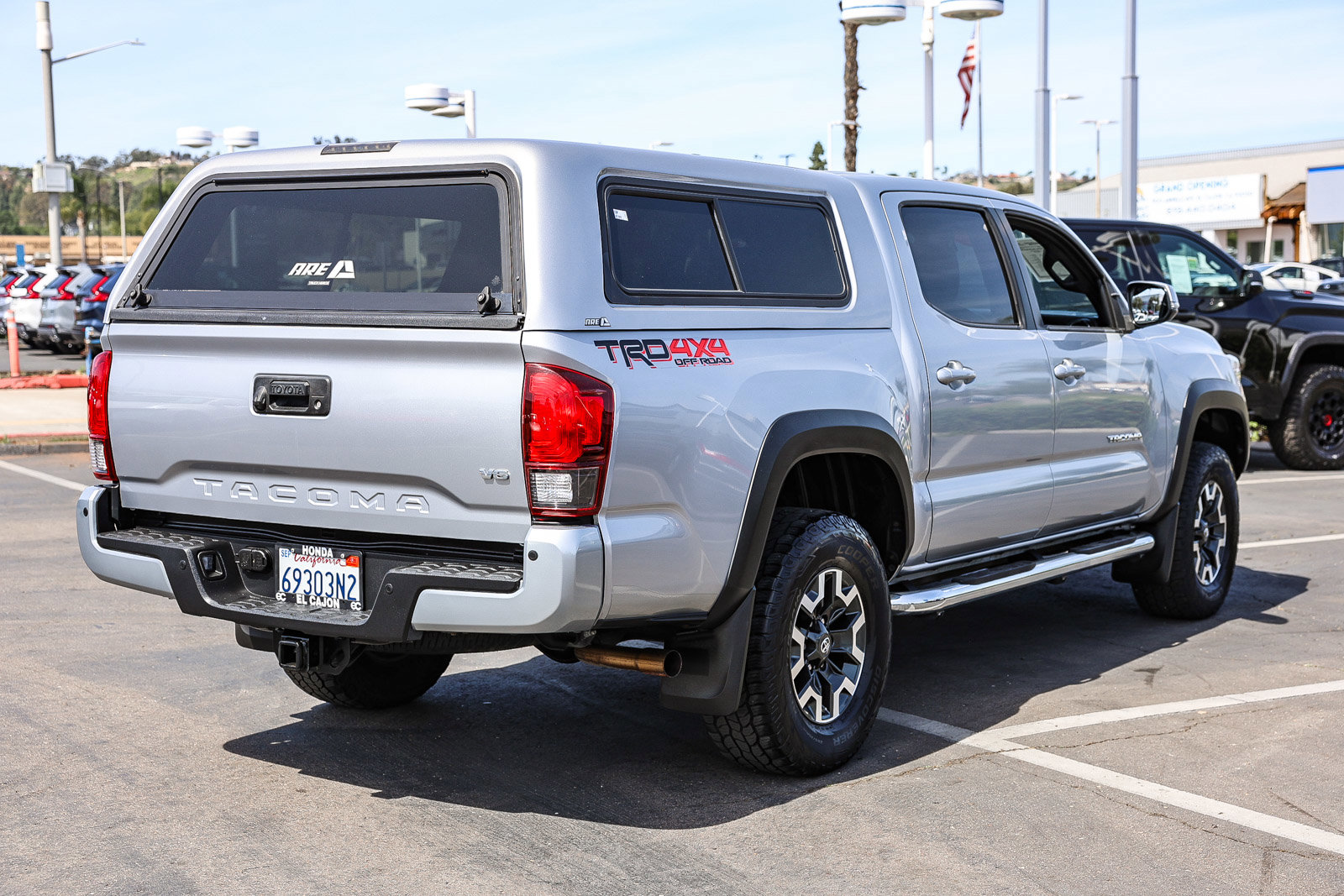 Used 2018 Toyota Tacoma TRD Off-Road w/ Technology Package image 23