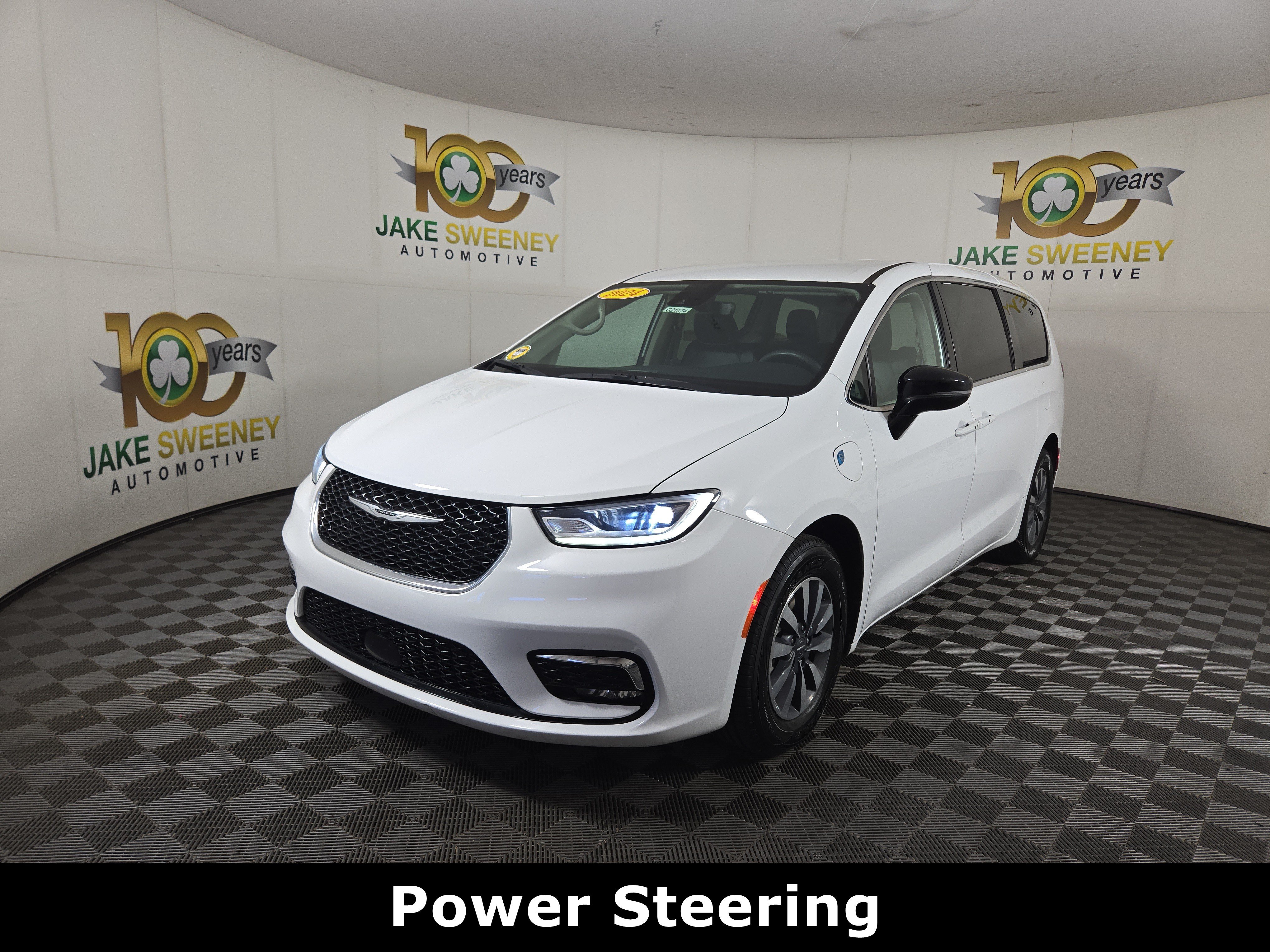 Used 2024 Chrysler Pacifica Limited FWD image 3