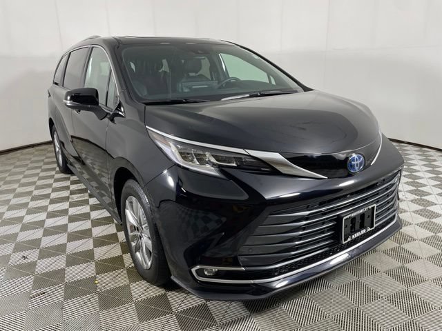 Used 2025 Toyota Sienna Limited