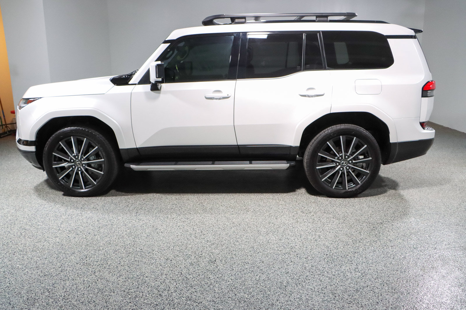 Used 2024 Lexus GX 550 w/ Accessory Package (31) AWD/4WD image 10