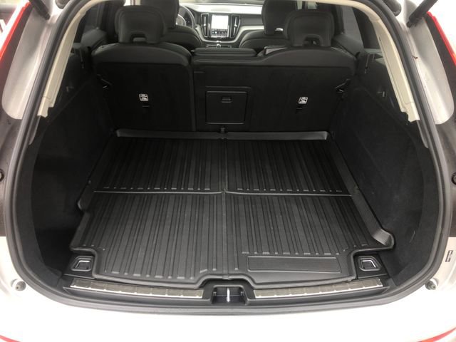 Used 2025 Volvo XC60 B5 Plus AWD/4WD image 27