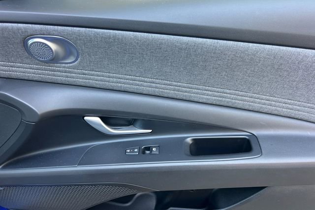 Used 2025 Hyundai Elantra Limited FWD image 21