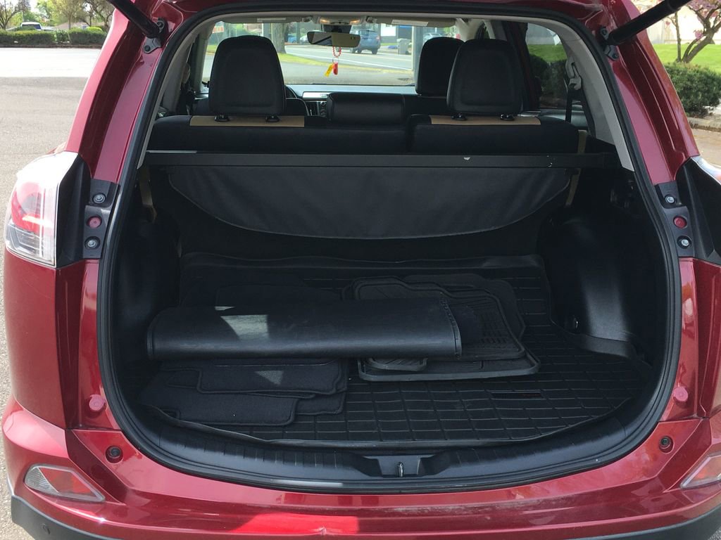 Used 2018 Toyota RAV4 Limited AWD/4WD image 6