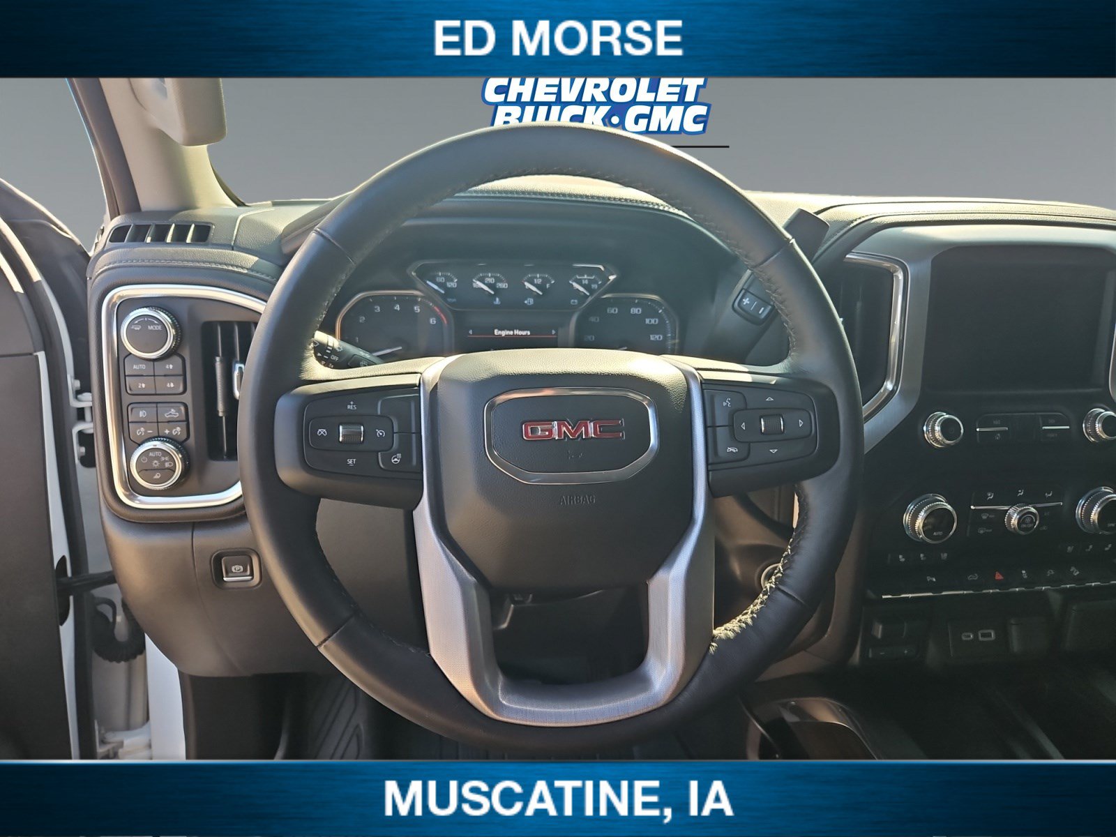 Used 2022 GMC Sierra 2500 SLT w/ SLT Preferred Package AWD/4WD image 14