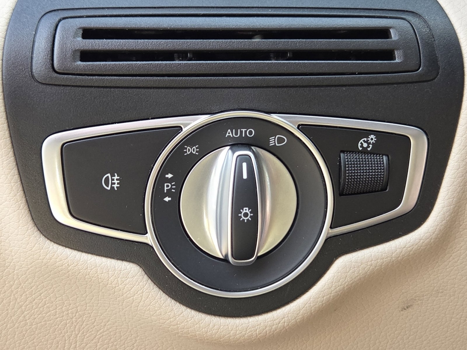 Used 2022 Mercedes-Benz GLC 300 4MATIC image 30