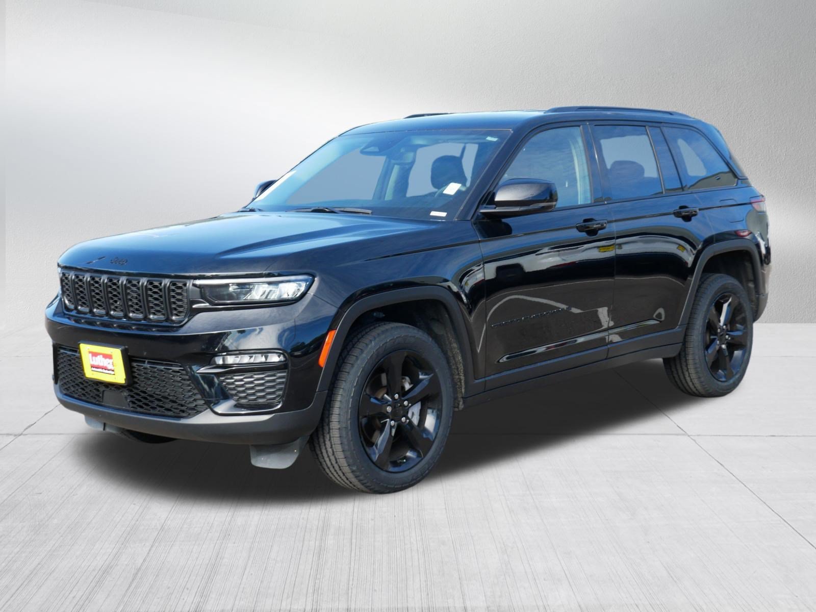 Used 2023 Jeep Grand Cherokee Limited w/ Black Appearance Package AWD/4WD image 3