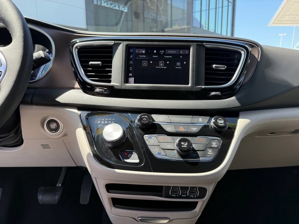 Used 2023 Chrysler Voyager LX FWD image 24