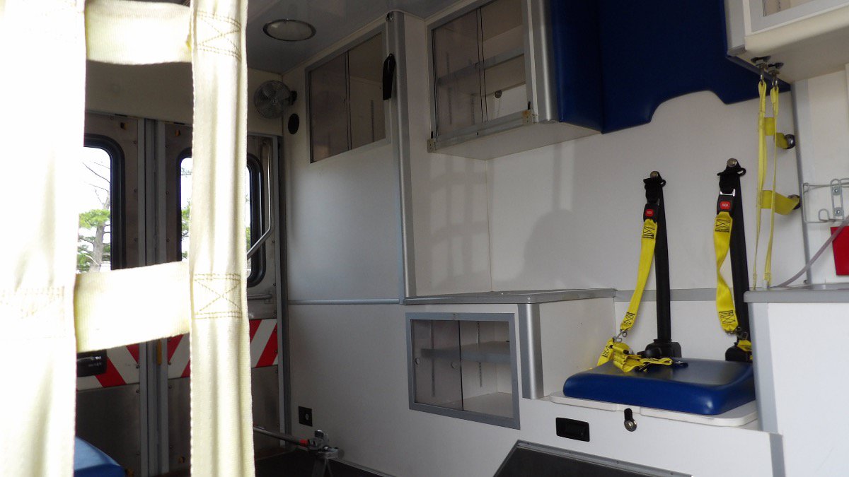 Used 2012 Ford F450 XLT w/ Ambulance Preparation Pkg RWD image 35
