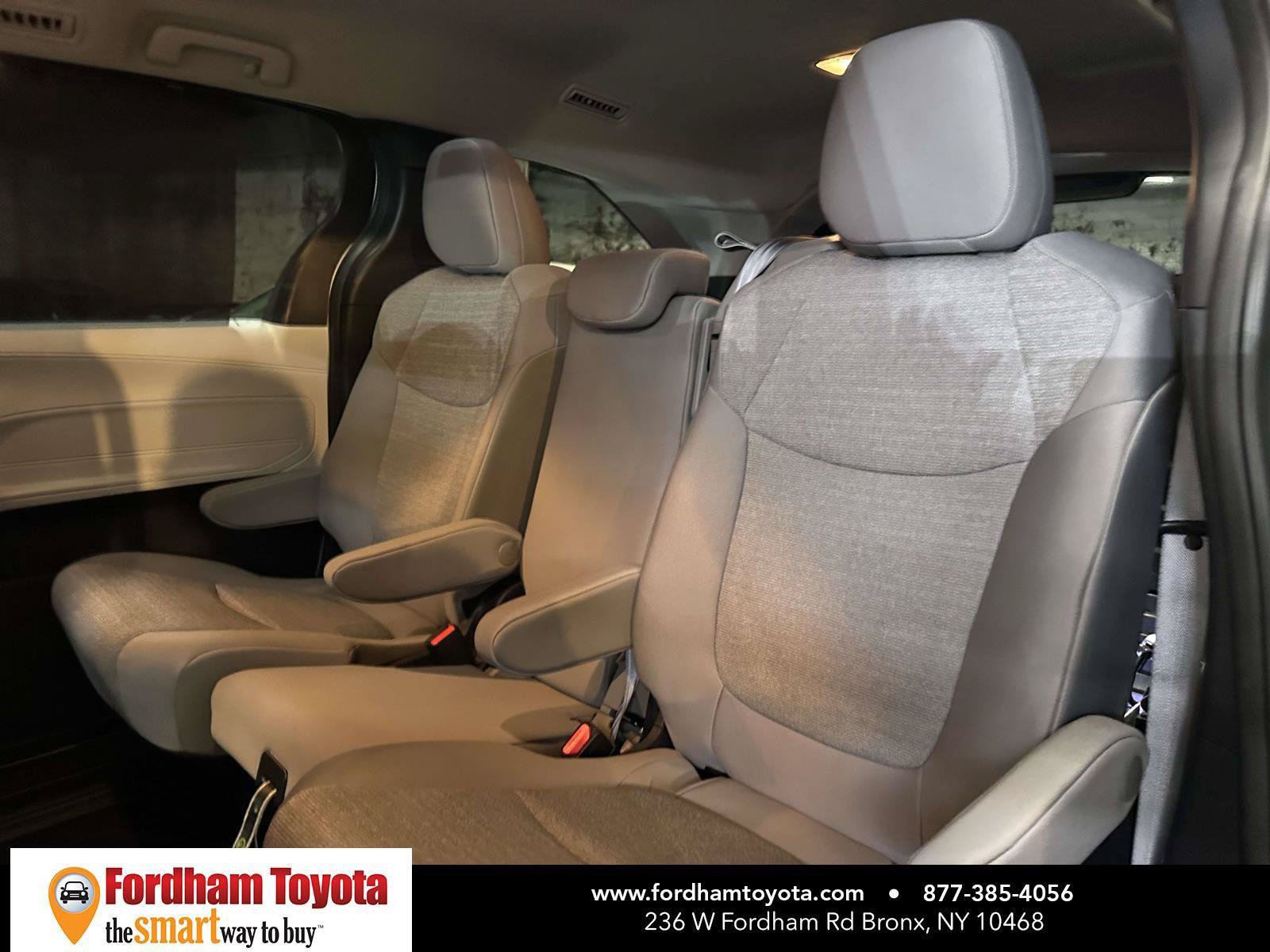 Used 2025 Toyota Sienna LE FWD image 16