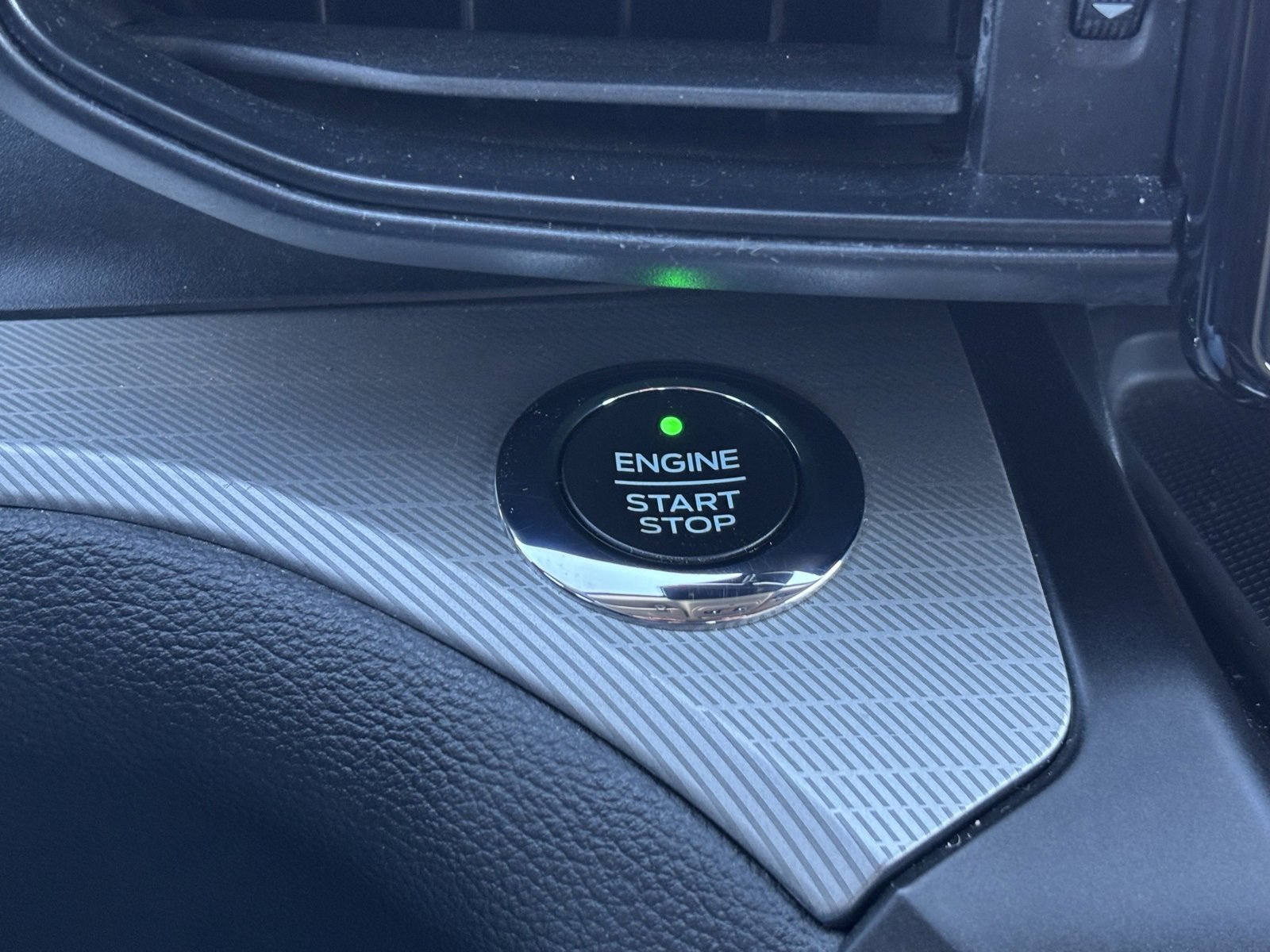 Used 2020 Ford Explorer XLT image 5